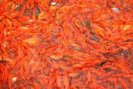 Village breeds fish as offerings for Kitchen's Gods - ảnh 1